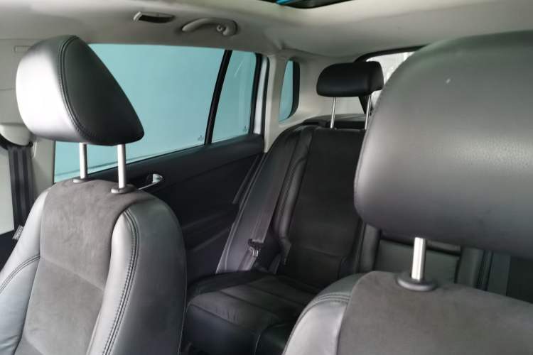Used Volkswagen Tiguan 2010 2.0 TSI Automatic All-Wheel Drive Flagship Navigation Edition Headliner