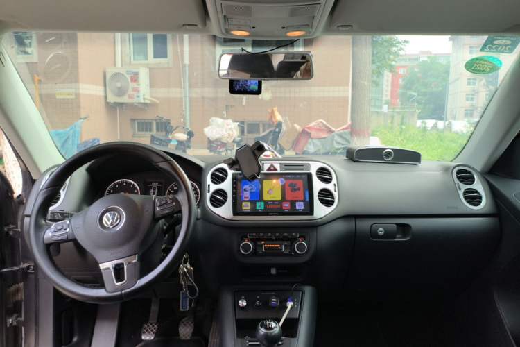 Used Volkswagen Tiguan 2010 1.8 TSI Manual Two-Wheel Drive Urban Edition Headliner