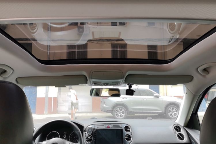 Used Volkswagen Tiguan 2010 1.8TSI Automatic All-Wheel-Drive Elite Edition Headliner