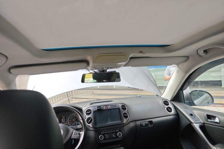 Used Volkswagen Tiguan 2010 2.0 TSI Automatic All-Wheel Drive Flagship Edition Headliner