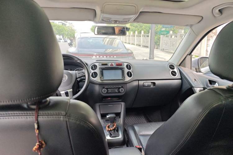 Used Volkswagen Tiguan 2010 1.8TSI Automatic Two-Wheel Drive Elite Edition Headliner