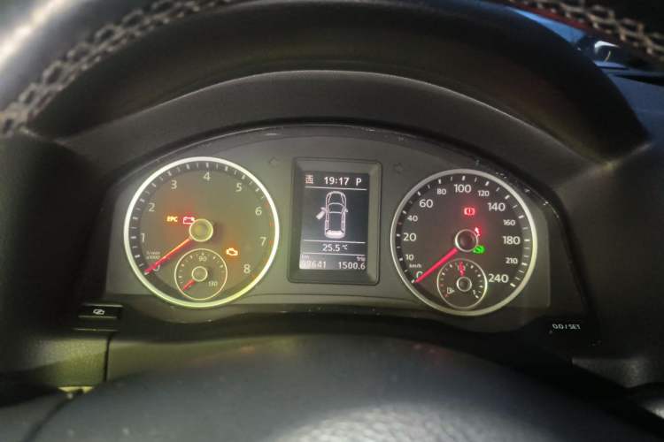 Used Volkswagen Tiguan 2010 1.8TSI Automatic All-Wheel-Drive Elite Edition Instrument Cluster
