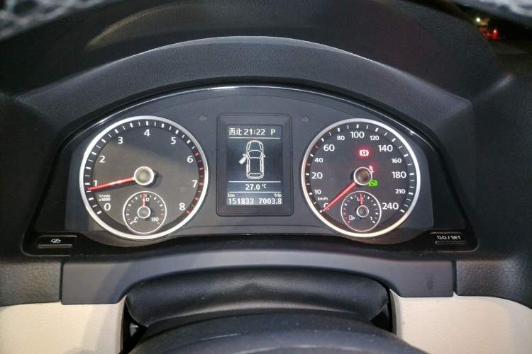 Used Volkswagen Tiguan 2010 2.0 TSI Automatic All-Wheel-Drive Elite Edition Instrument Cluster