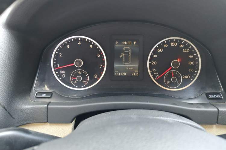 Used Volkswagen Tiguan 2010 1.8TSI Automatic All-Wheel-Drive Elite Edition Instrument Cluster