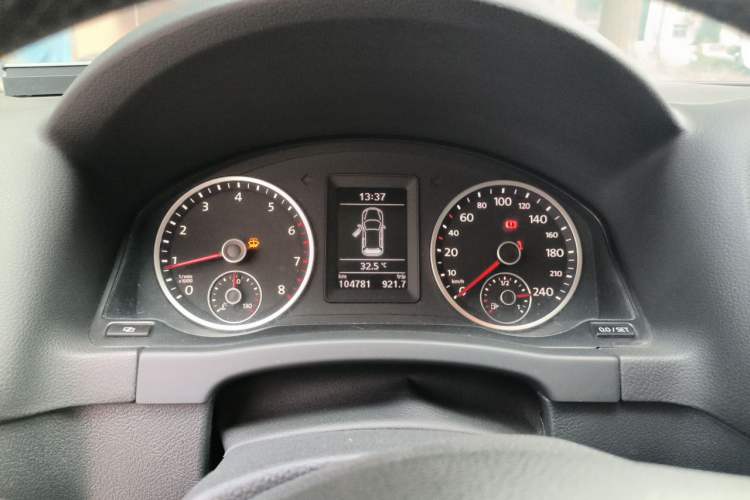 Used Volkswagen Tiguan 2010 1.8 TSI Manual Two-Wheel Drive Urban Edition Instrument Cluster
