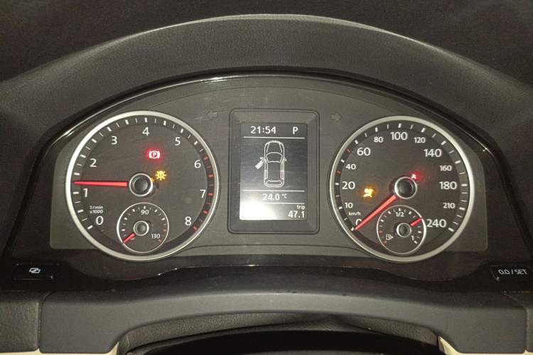 Used Volkswagen Tiguan 2010 1.8 TSI Automatic Two-Wheel Drive Trend Edition Instrument Cluster