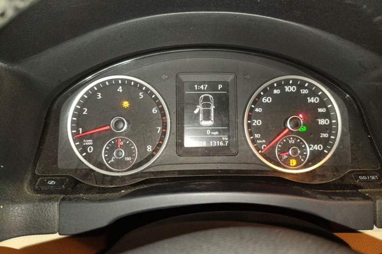 Used Volkswagen Tiguan 2010 1.8 TSI Automatic Two-Wheel Drive Trend Edition Instrument Cluster