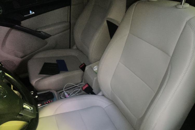 Used Volkswagen Tiguan 2010 1.8TSI Automatic All-Wheel-Drive Elite Edition Left Front Seat