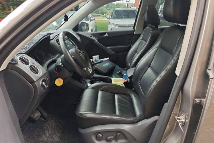 Used Volkswagen Tiguan 2010 2.0 TSI Automatic All-Wheel-Drive Elite Edition Left Front Seat
