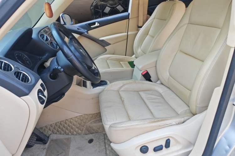 Used Volkswagen Tiguan 2010 2.0 TSI Automatic All-Wheel-Drive Elite Edition Left Front Seat