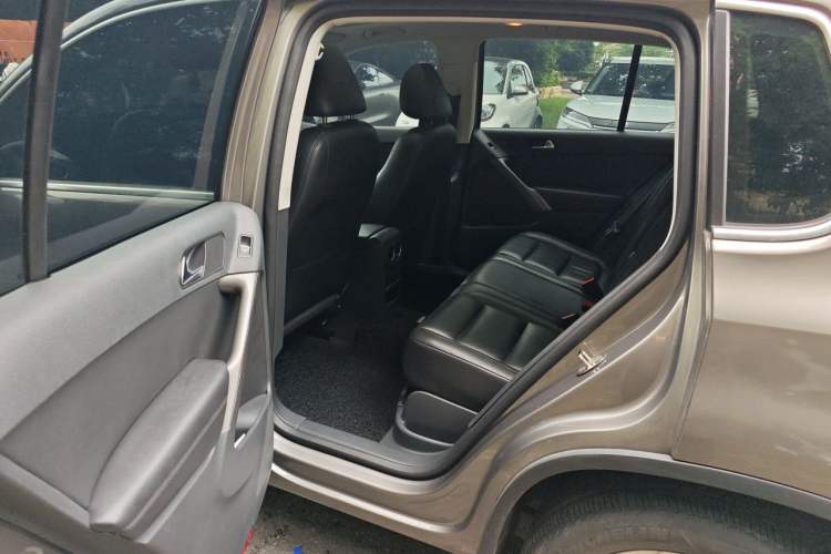 Used Volkswagen Tiguan 2010 2.0 TSI Automatic All-Wheel-Drive Elite Edition Left Rear Seat