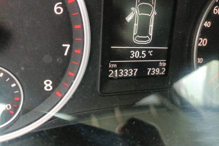 Used Volkswagen Tiguan 2010 1.8TSI Automatic All-Wheel-Drive Elite Edition Odometer Close Up