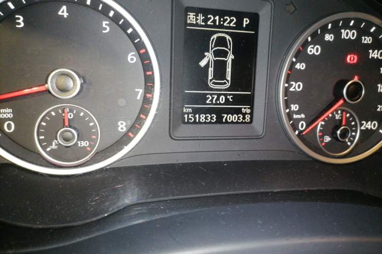 Used Volkswagen Tiguan 2010 2.0 TSI Automatic All-Wheel-Drive Elite Edition Odometer Close Up