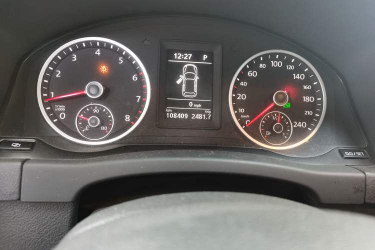 Used Volkswagen Tiguan 2010 2.0 TSI Automatic All-Wheel Drive Flagship Navigation Edition Odometer Close Up