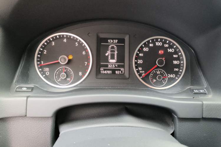 Used Volkswagen Tiguan 2010 1.8 TSI Manual Two-Wheel Drive Urban Edition Odometer Close Up