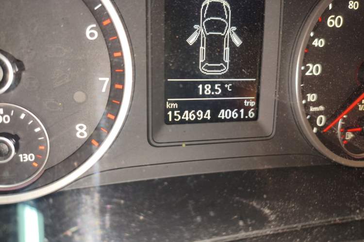 Used Volkswagen Tiguan 2010 2.0 TSI Automatic All-Wheel Drive Flagship Navigation Edition Odometer Close Up