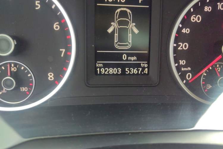 Used Volkswagen Tiguan 2010 2.0 TSI Automatic All-Wheel Drive Flagship Edition Odometer Close Up