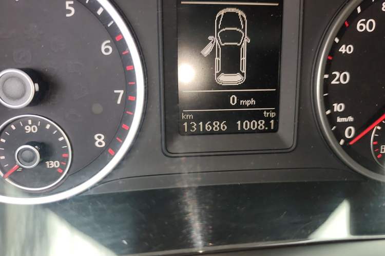 Used Volkswagen Tiguan 2010 2.0 TSI Automatic All-Wheel Drive Flagship Edition Odometer Close Up
