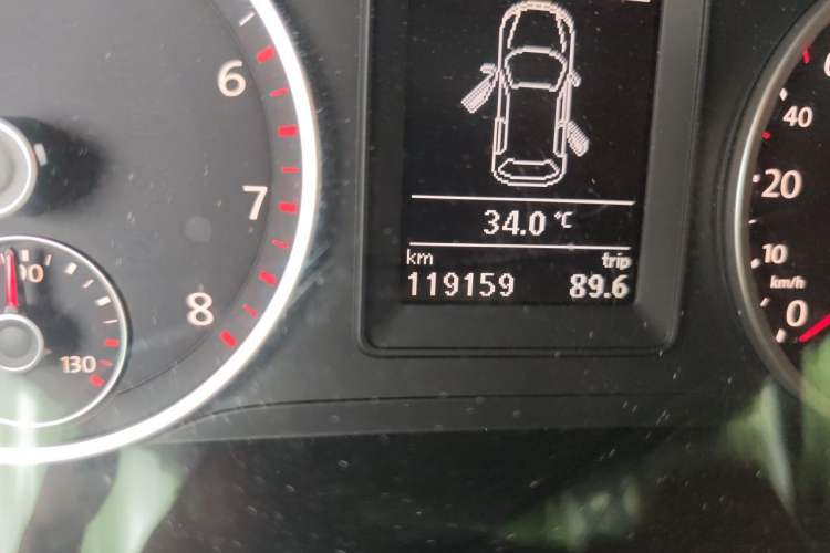 Used Volkswagen Tiguan 2010 1.8 TSI Automatic Two-Wheel Drive Trend Edition Odometer Close Up