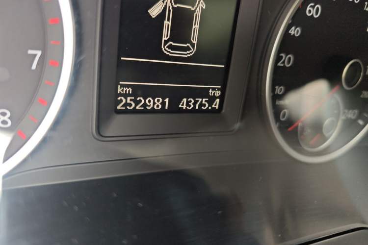 Used Volkswagen Tiguan 2010 1.8TSI Automatic Two-Wheel Drive Elite Edition Odometer Close Up