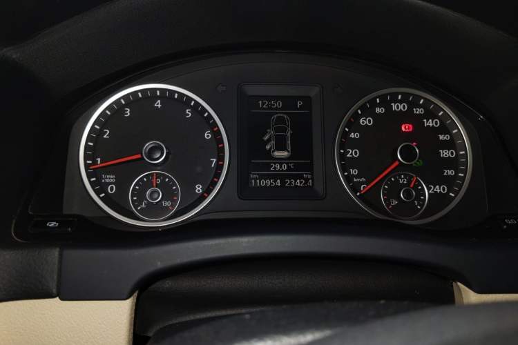 Used Volkswagen Tiguan 2010 1.8 TSI Automatic Two-Wheel Drive Trend Edition Odometer Close Up