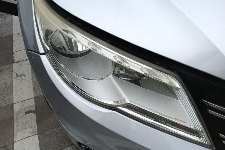Used Volkswagen Tiguan 2010 1.8TSI Automatic All-Wheel-Drive Elite Edition Right Front Headlight