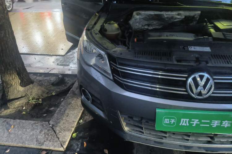 Used Volkswagen Tiguan 2010 1.8TSI Automatic All-Wheel-Drive Elite Edition Right Front Headlight