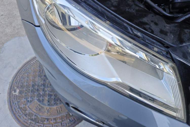 Used Volkswagen Tiguan 2010 1.8TSI Automatic All-Wheel-Drive Elite Edition Right Front Headlight