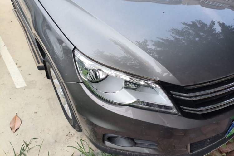 Used Volkswagen Tiguan 2010 1.8 TSI Manual Two-Wheel Drive Urban Edition Right Front Headlight
