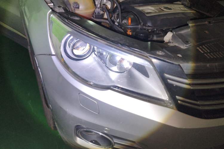 Used Volkswagen Tiguan 2010 2.0 TSI Automatic All-Wheel Drive Flagship Navigation Edition Right Front Headlight