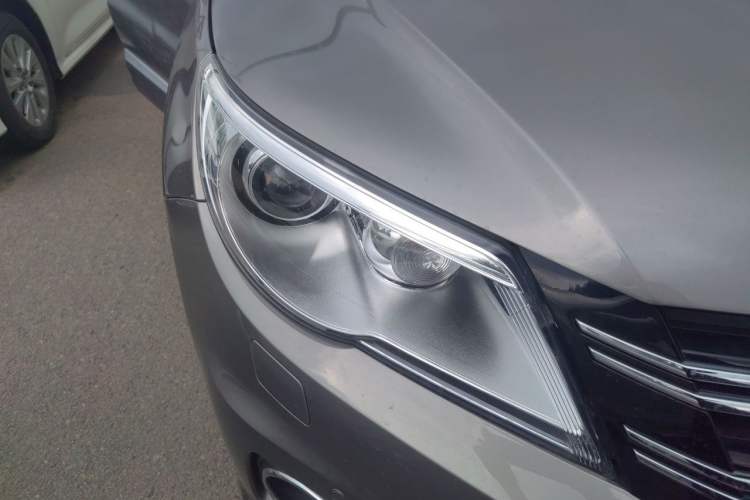 Used Volkswagen Tiguan 2010 2.0 TSI Automatic All-Wheel Drive Flagship Edition Right Front Headlight