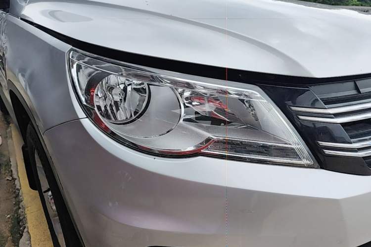 Used Volkswagen Tiguan 2010 1.8 TSI Automatic Two-Wheel Drive Trend Edition Right Front Headlight
