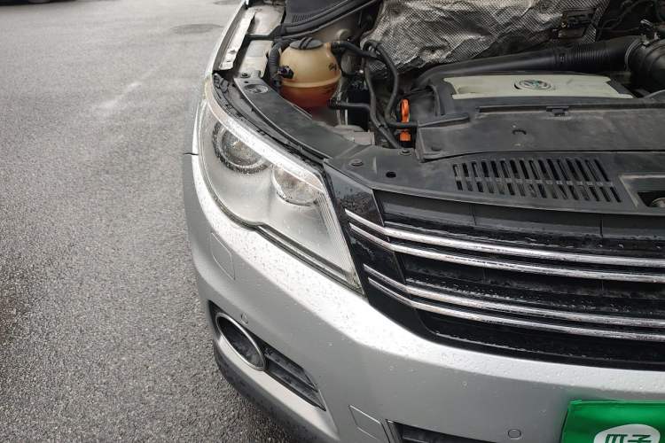 Used Volkswagen Tiguan 2010 2.0 TSI Automatic All-Wheel Drive Flagship Edition Right Front Headlight
