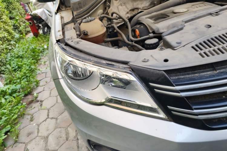 Used Volkswagen Tiguan 2010 1.8TSI Automatic All-Wheel-Drive Elite Edition Right Front Headlight