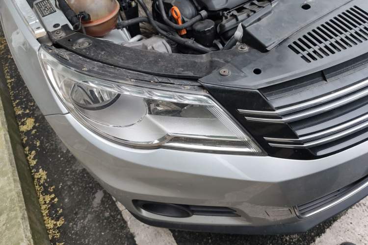 Used Volkswagen Tiguan 2010 1.8 TSI Automatic All-Wheel Drive Fashion Edition Right Front Headlight