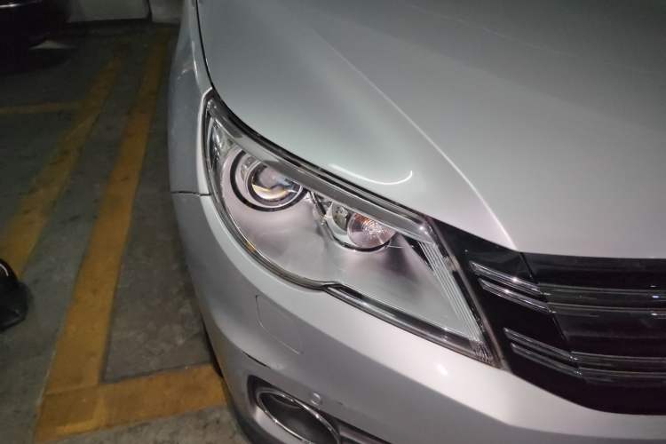 Used Volkswagen Tiguan 2010 2.0 TSI Automatic All-Wheel Drive Flagship Edition Right Front Headlight