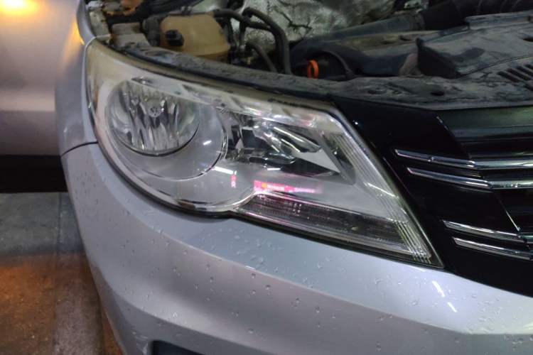 Used Volkswagen Tiguan 2010 1.8 TSI Automatic Two-Wheel Drive Trend Edition Right Front Headlight