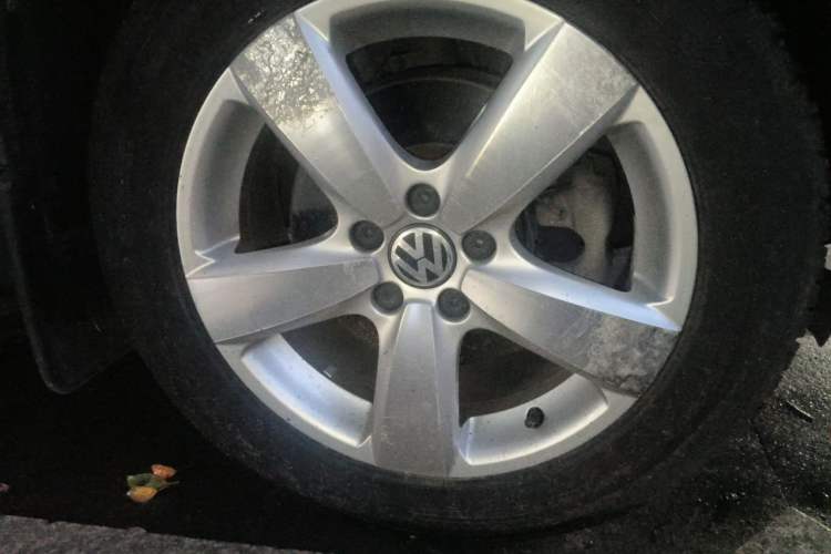 Used Volkswagen Tiguan 2010 1.8TSI Automatic All-Wheel-Drive Elite Edition Right Front Wheel Hub