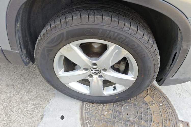 Used Volkswagen Tiguan 2010 1.8TSI Automatic All-Wheel-Drive Elite Edition Right Front Wheel Hub