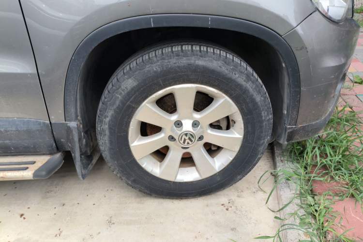 Used Volkswagen Tiguan 2010 1.8 TSI Manual Two-Wheel Drive Urban Edition Right Front Wheel Hub
