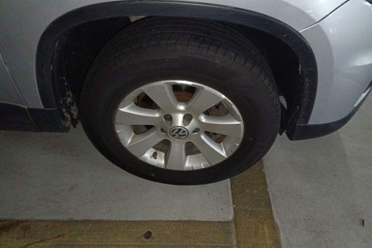 Used Volkswagen Tiguan 2010 1.8 TSI Automatic Two-Wheel Drive Trend Edition Right Front Wheel Hub