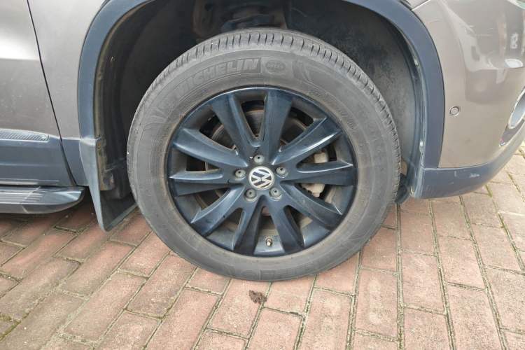 Used Volkswagen Tiguan 2010 2.0 TSI Automatic All-Wheel Drive Flagship Edition Right Front Wheel Hub
