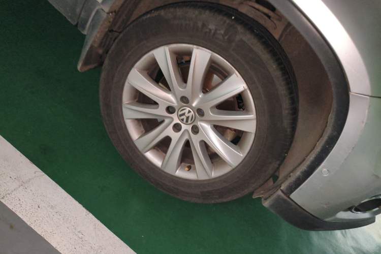 Used Volkswagen Tiguan 2010 2.0 TSI Automatic All-Wheel Drive Flagship Navigation Edition Right Front Wheel Hub