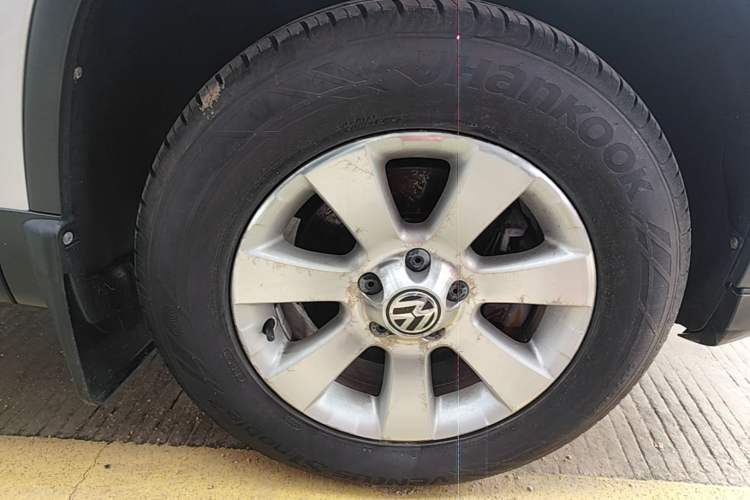 Used Volkswagen Tiguan 2010 1.8 TSI Automatic Two-Wheel Drive Trend Edition Right Front Wheel Hub