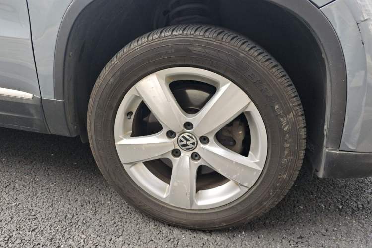 Used Volkswagen Tiguan 2010 1.8TSI Automatic Two-Wheel Drive Elite Edition Right Front Wheel Hub