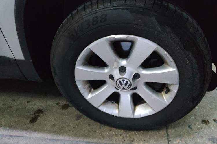 Used Volkswagen Tiguan 2010 1.8 TSI Automatic Two-Wheel Drive Trend Edition Right Front Wheel Hub