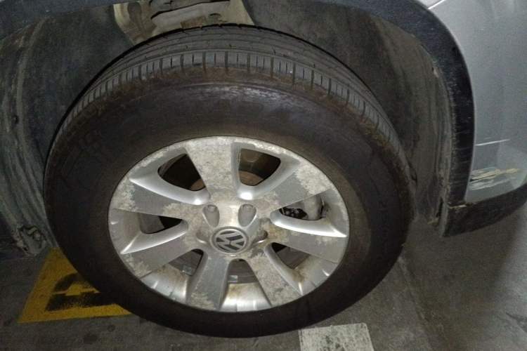 Used Volkswagen Tiguan 2010 1.8 TSI Automatic Two-Wheel Drive Trend Edition Right Front Wheel Hub