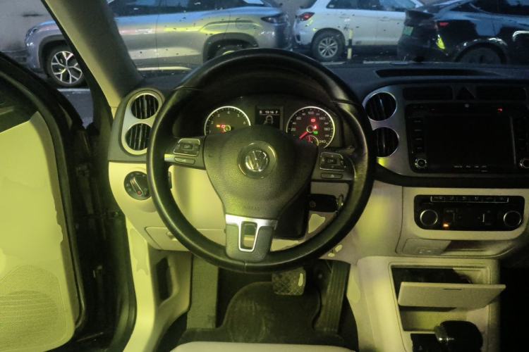Used Volkswagen Tiguan 2010 1.8TSI Automatic All-Wheel-Drive Elite Edition Steering Wheel
