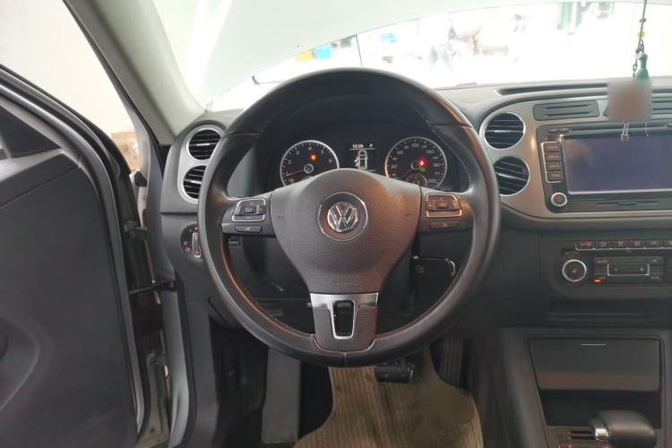 Used Volkswagen Tiguan 2010 2.0 TSI Automatic All-Wheel Drive Flagship Navigation Edition Steering Wheel