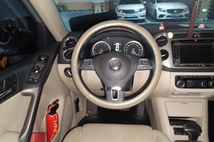 Used Volkswagen Tiguan 2010 1.8 TSI Automatic Two-Wheel Drive Trend Edition Steering Wheel